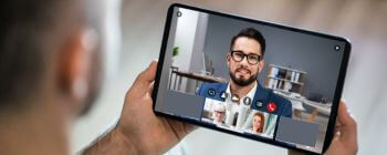 Two student in an Arabic online lesson